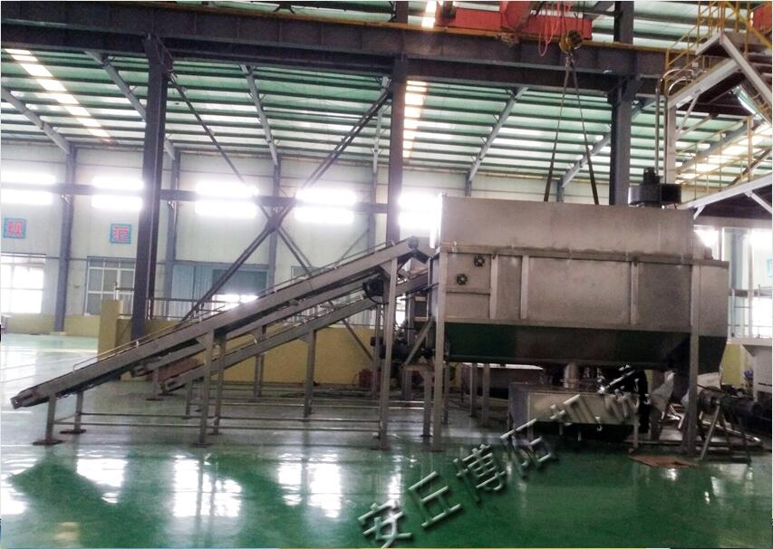 尿素自動拆袋機(jī)如何無塵卸料作業(yè)？