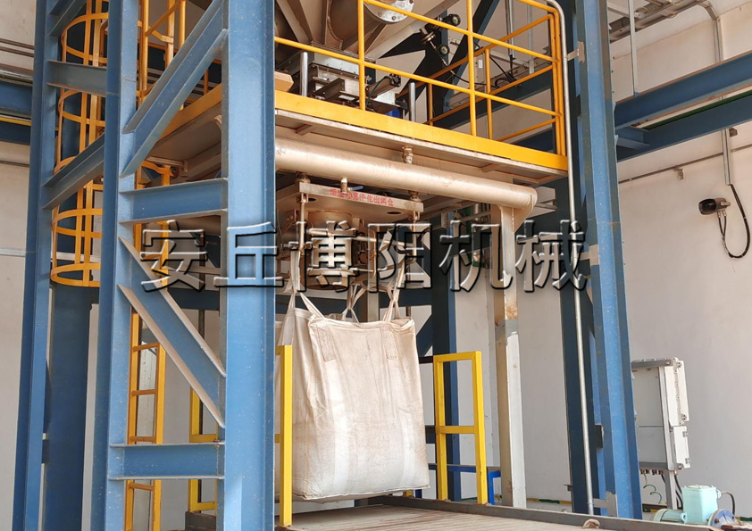 石墨粉噸袋包裝機(jī)為什么得了廣大用戶(hù)的喜愛(ài)？